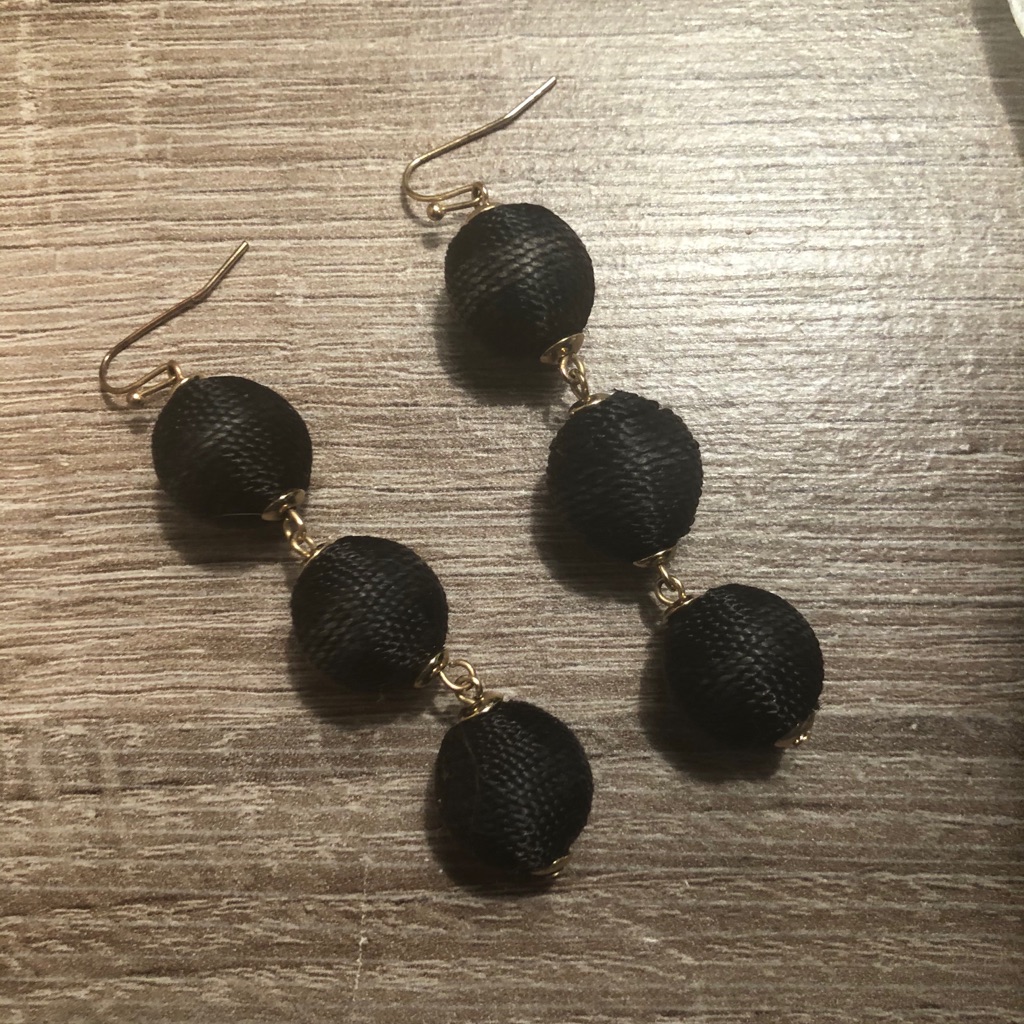 Vici Earrings Black Gold